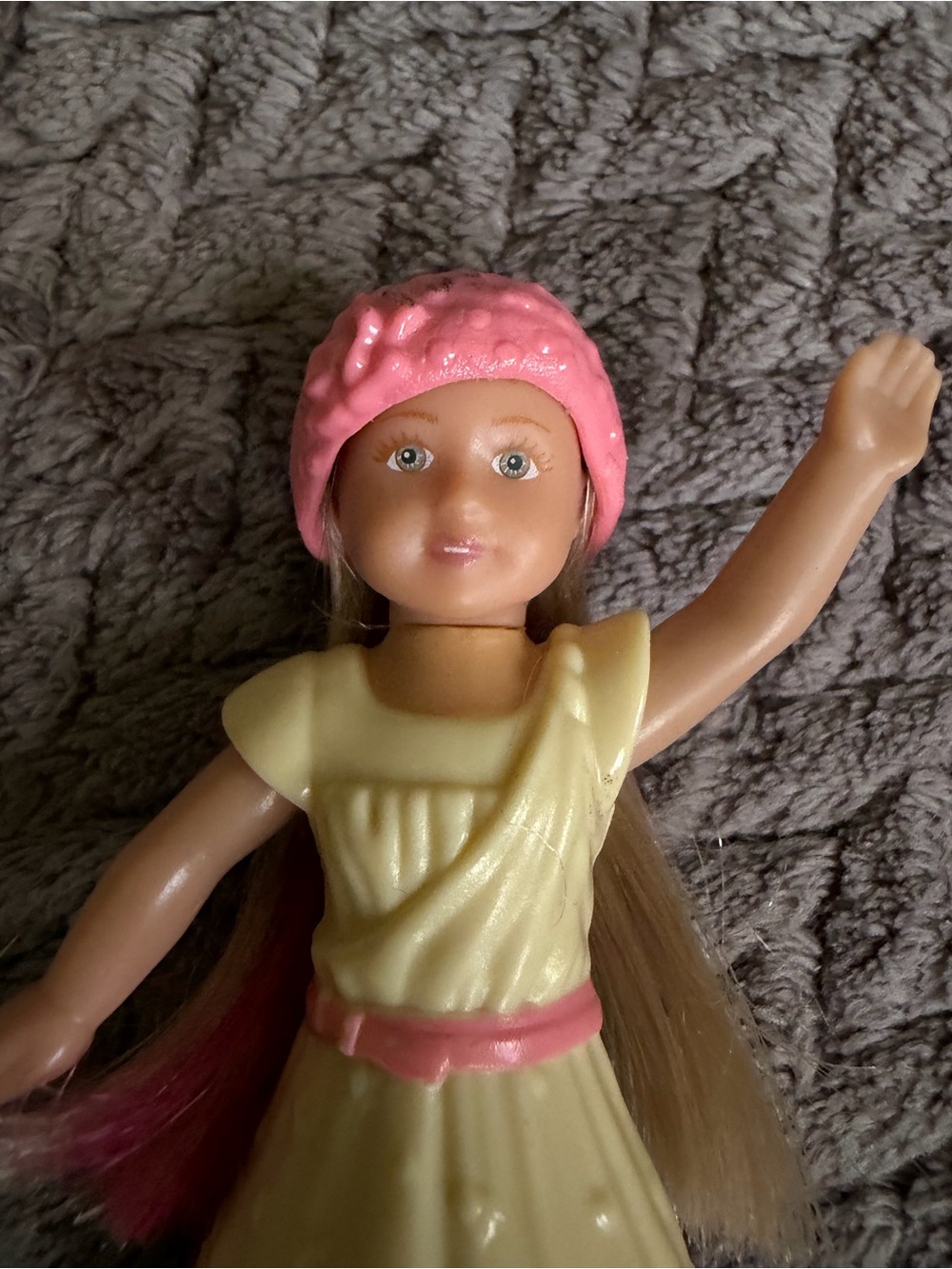 American Girl Mc Donald’s Mini Doll with Yellow Dress and Pink Hat #5